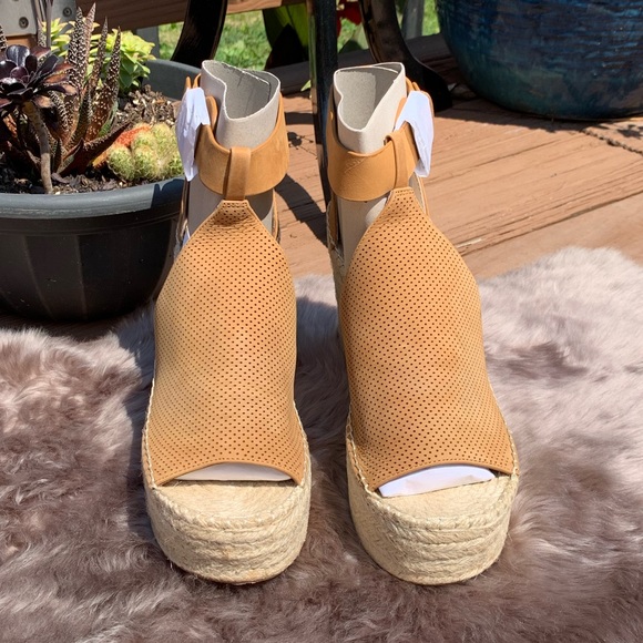 Marc Fisher LTD Annie Perforated Espadrille Wedge - Picture 5 of 8